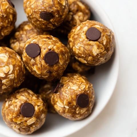 These no-bake peanut butter energy balls feature oats and chocolate chips, ready to eat!